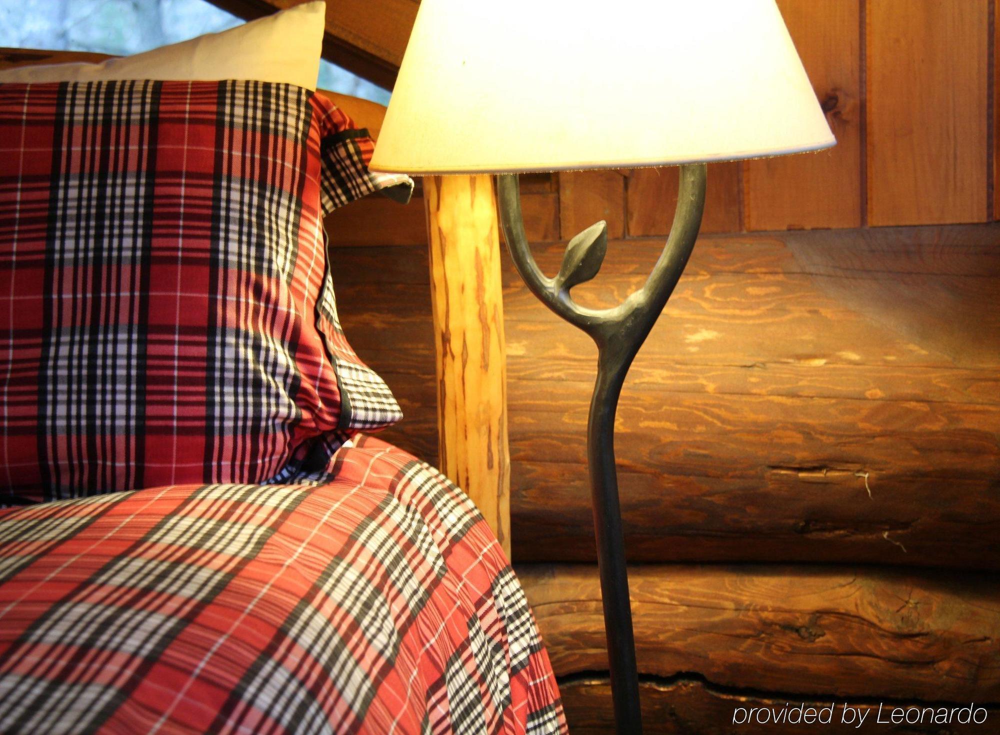 Trout Point Lodge Of Nova Scotia East Kemptville Szoba fotó